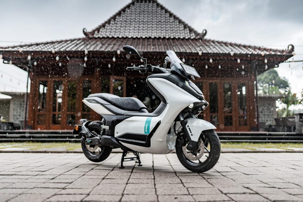Sudah Dikenalkan Motor Listrik Yamaha E01 Tak Kunjung Dijual, Kenapa?