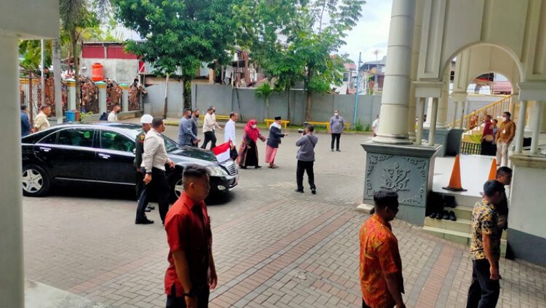 Presiden Jokowi Salat Jumat di Masjid Raya Ahmad Yani Manado 