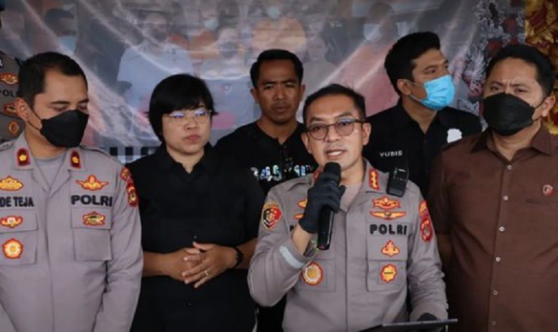 Bule Amerika Ngamuk di Kafe, Lukai Pelayan dan Ancam Pengunjung dengan Pisau