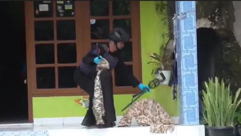Breaking News, Densus 88 Tangkap Terduga Teroris di Sleman, Petugas Temukan 2 Bom Rakitan