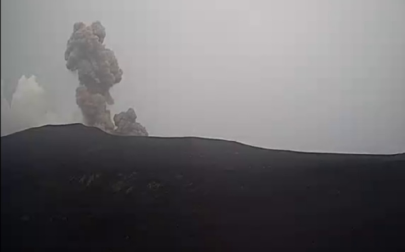 Gunung Anak Krakatau kembali Erupsi, Warga Dilarang Mendekat Radius 5 Kilometer