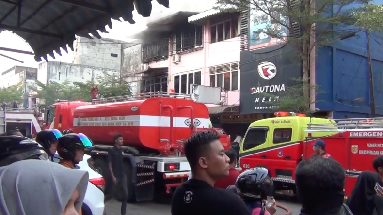 Ditinggal Rayakan Imlek, Ruko 3 Lantai di Banda Aceh Terbakar