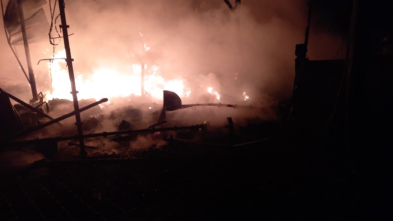Lapak Rongsok di Cipayung Terbakar, Kerugian Capai Rp300 Juta