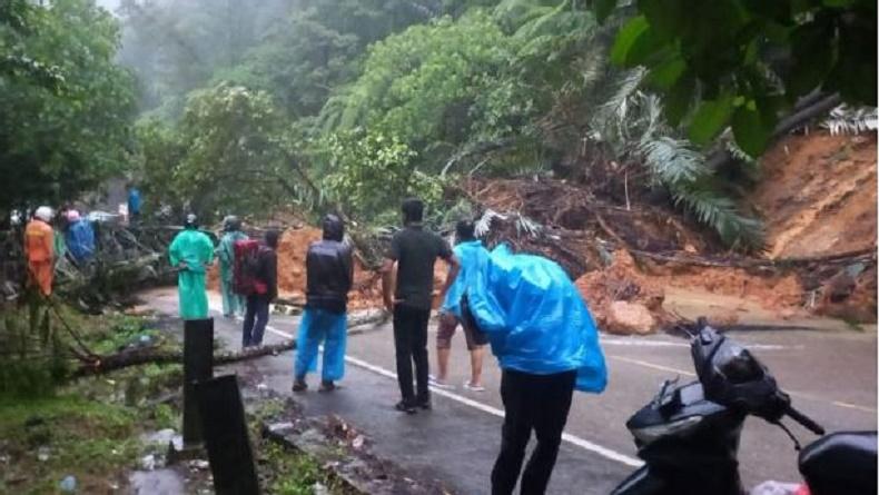 Banjir Bandang Terjang Solok, 6 Jembatan Ambruk Ratusan Warga Terisolasi