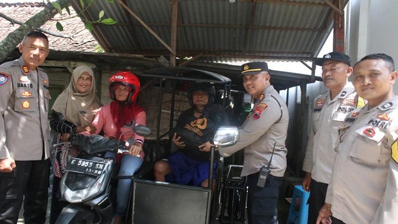 Peduli Disabilitas, Kapolres Blora Berikan Sarana Modifikasi Roda 3 untuk Jualan