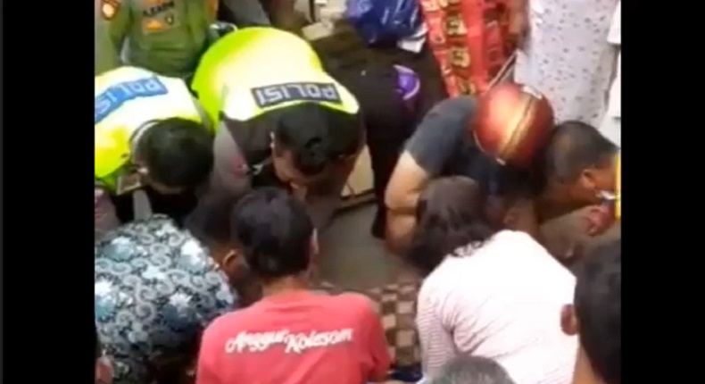 Gadis Cantik di Jember Berusaha Bunuh Diri dengan Terjun dari Jembatan 10 Meter 