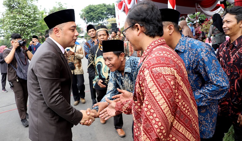 Hadiri Pelantikan PPS, Eri Cahyadi Minta Warga Surabaya Tak Golput di Pemilu 2024