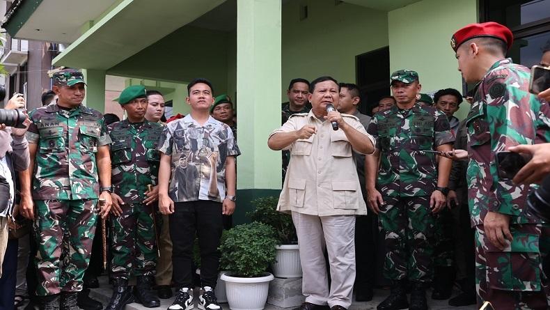 Prabowo Bareng Gibran Serahkan Motor dan Alkom ke Babinsa di Solo
