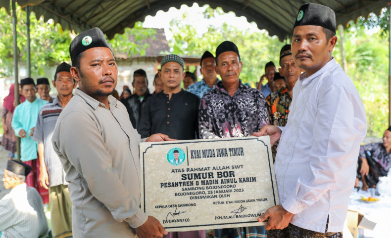 Kiai Muda Pendukung Ganjar Bangun Sumur Bor untuk Pesantren di Bojonegoro