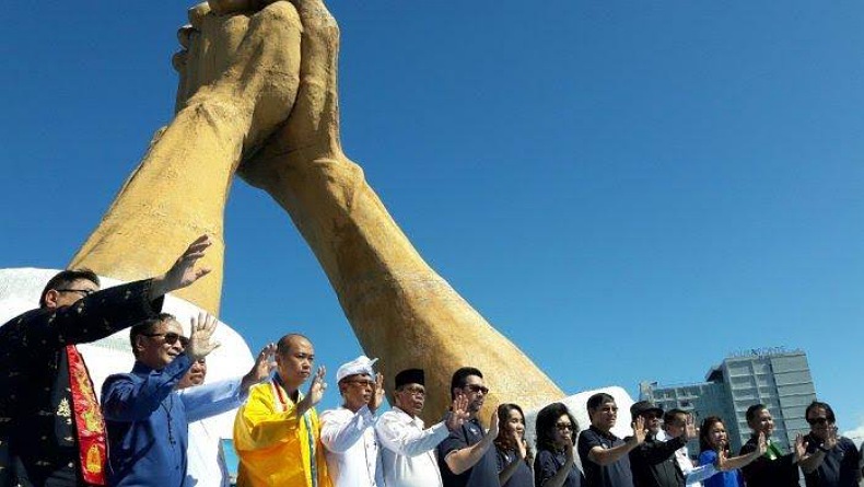 Manado Dijuluki Kota Apa, Tinutuan atau Doa?