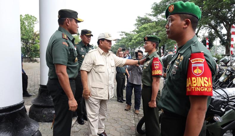 Menhan Prabowo Kunjungi Markas Kodam IV/Diponegoro, Serahkan 100 Motor ke Babinsa 