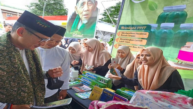 Menparekraf Sandiaga Uno Optimistis Ekonomi Kreatif Berbasis Pesantren Terus Berkembang