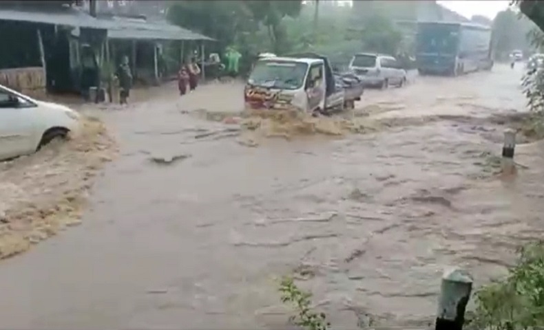 Banjir Rendam 3 Dusun di Kediri, Lalu Lintas Kediri-Nganjuk Terganggu