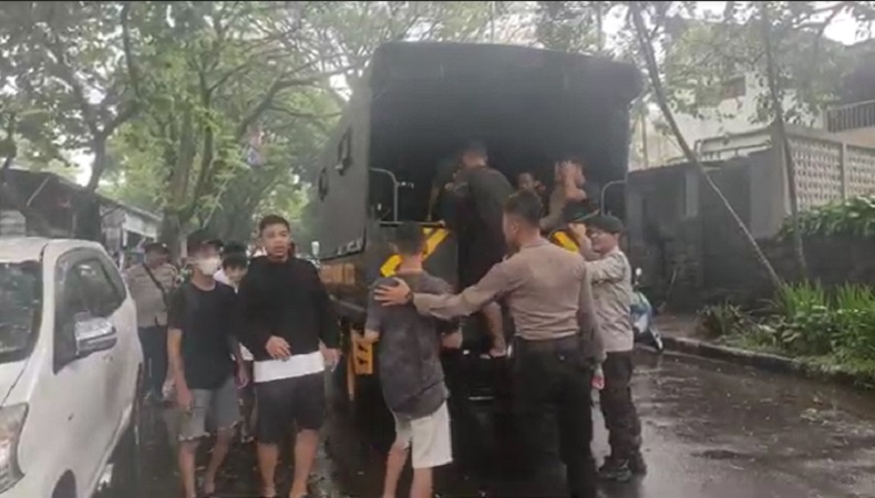 Polisi Amankan Beberapa Orang Buntut Perusakan Arema Store