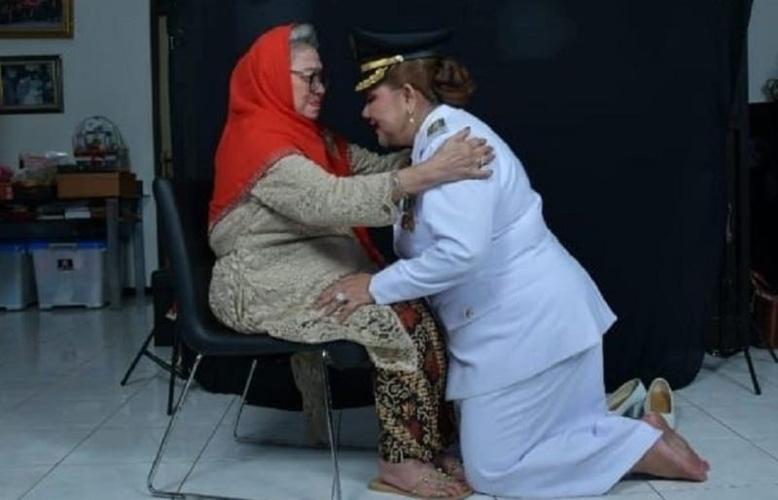 Momen Haru Hevearita Sungkem Ibunda sebelum Dilantik jadi Wali Kota Semarang