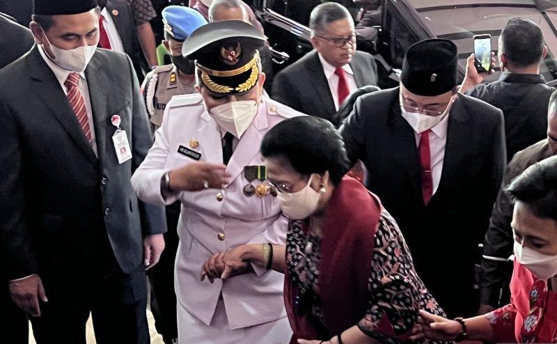 Penampakan Megawati Digandeng Mbak Ita Hadiri Pelantikan Wali Kota Semarang