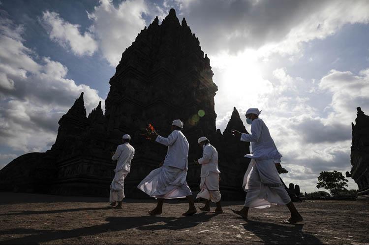 Indonesia Undang Umat Hindu Dunia untuk Ibadah di Candi Prambanan