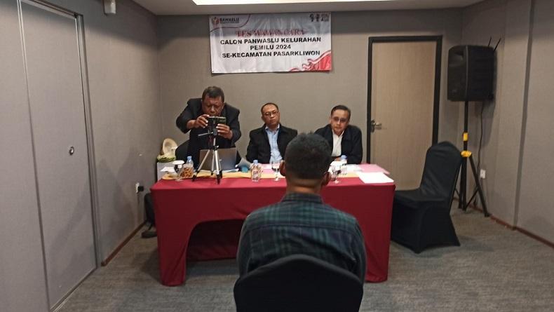 Ratusan Pendaftar Calon Panwaslu Kelurahan di Solo Jalani Tes Wawancara