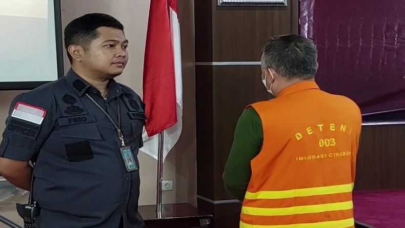 Asyik Nyabu, WNA asal Malaysia Ditangkap Petugas Imigrasi di Cirebon