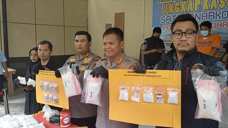 Polisi Tangkap Pengedar Narkoba di Sidoarjo, 1,6 Kg Sabu dan Ratusan Ekstasi Disita