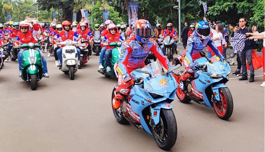 Pembalap MotoGP Alex Marquez dan Diggia Motoran Keliling Jakarta Bareng Komunitas, Sempat Cicipi Gulali