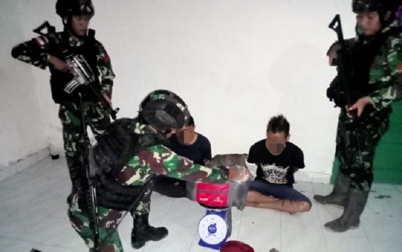 Satgas Pamtas Sergap Penyelundup 7,1 Kg Sabu di Perbatasan Indonesia-Malaysia
