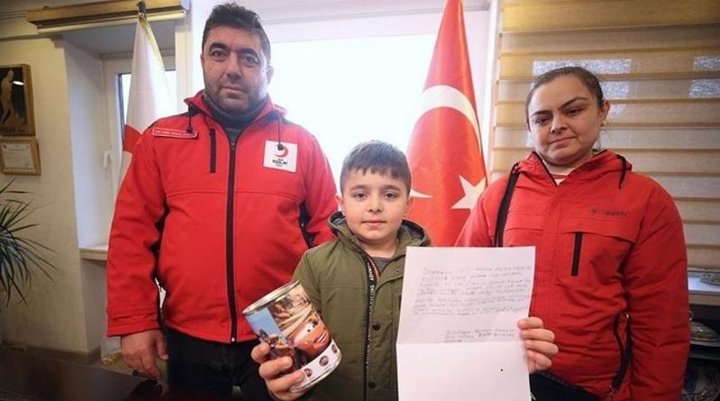 Haru! Bocah 9 Tahun Sumbangkan Semua Tabungan dari Celengan untuk Korban Gempa Turki