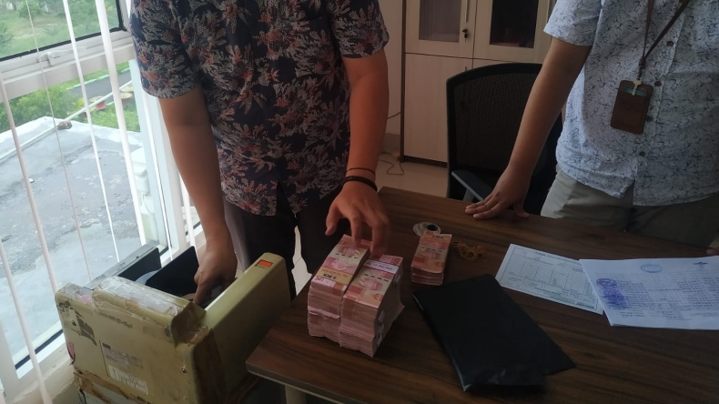 Pembayaran Denda 2 Perkara Korupsi, Kejari Bandarlampung Terima Rp700 Juta