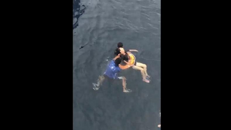 Bikin Heboh, Perempuan Cantik Lompat ke Laut dari Kapal Rute Ternate-Manado