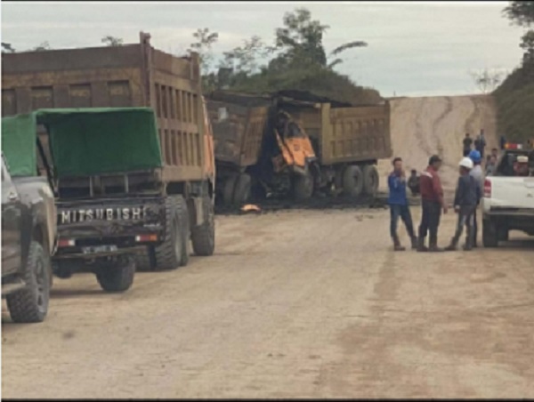 2 Truk Pengangkut Batu Bara di Kutai Kartanegara Adu Banteng, 1 Tewas