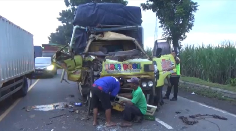 3 Truk di Jombang Tabrakan Beruntun, 2 Sopir Luka Parah 
