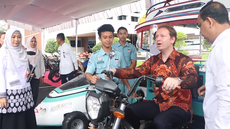 Potret Wakil Dubes Inggris Coba Dolis si Dokar Listrik Karya SMK NTB