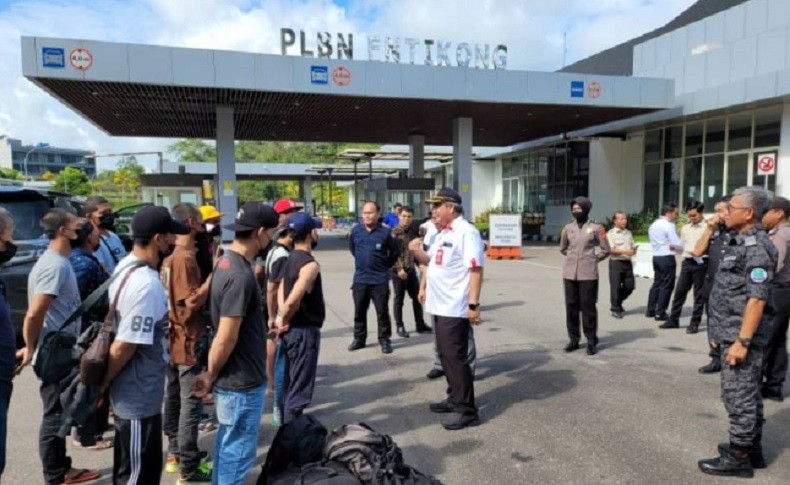 Sempat Ditahan Malaysia, Nelayan Natuna Dipulangkan via PLBN Entikong
