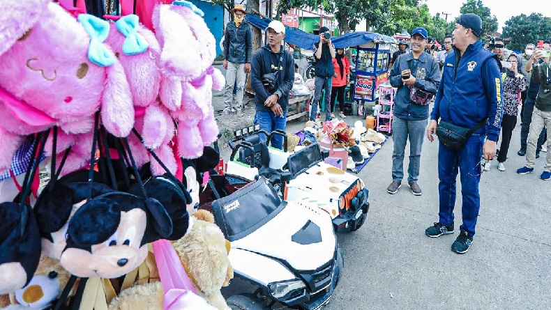 Masjid Al Jabbar Dipadati 420 PKL, Pemkot Bandung Lakukan Penertiban