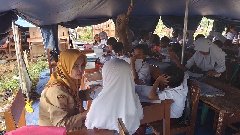 Dapat Bantuan Tenda Kelas Darurat, Kepala SDN Giriwinaya: Terima Kasih MNC Peduli