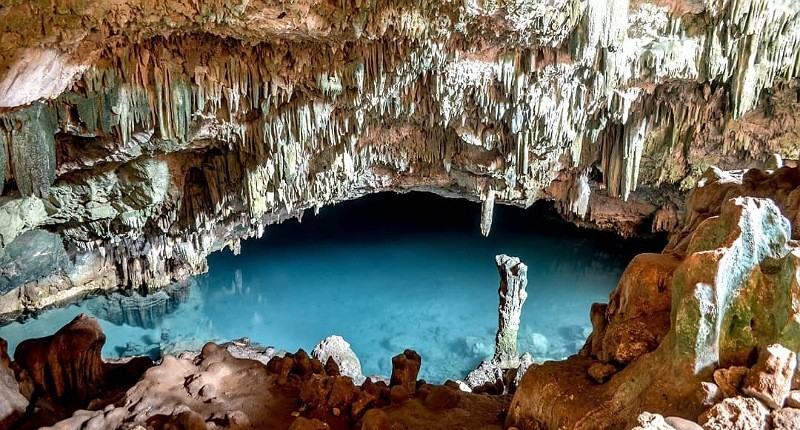 Pesona Gua Rangko Labuan Bajo, Taman Air Eksotis dengan Air Kebiruan dan Indah