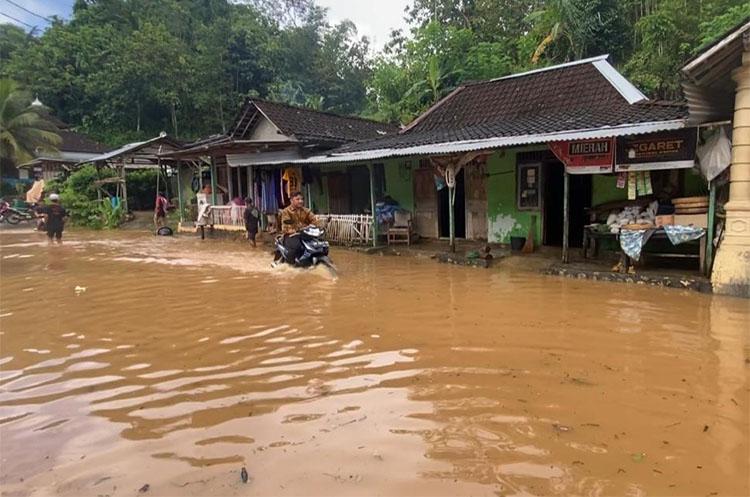 Rumah Terendam Banjir, Warga Gunungkidul Terpaksa Mengungsi