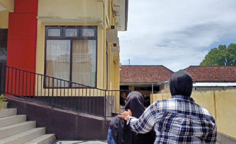 IRT di Mataram Ditangkap karena Tipu Warga dengan Catut Nama Anggota Polisi