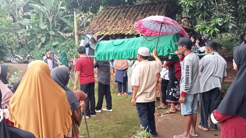 Pohon Kelapa Tumbang Timpa Pasutri di Cikembar Sukabumi, 1 Korban Tewas