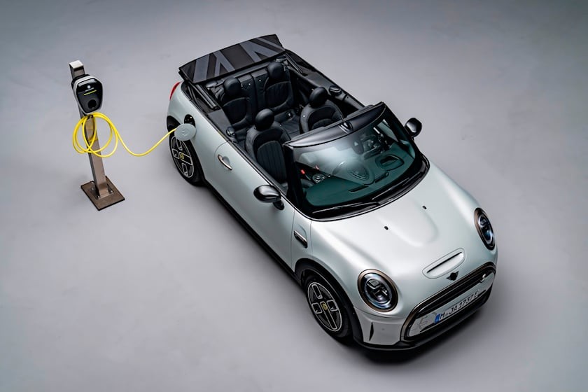 Mini Bikin Mobil Listrik Beratap Terbuka Pertama di Dunia, Dibuat Hanya 999 Unit