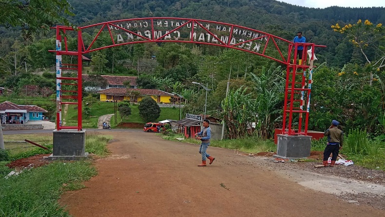 Beredar Video Gerbang Kecamatan Campaka Cianjur Roboh, Faktanya Ternyata Ini
