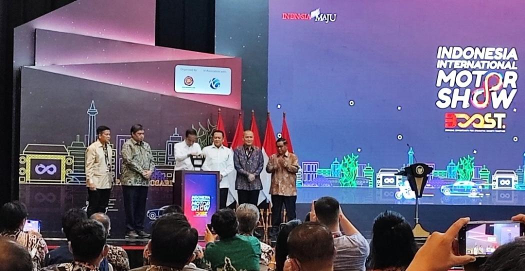 Buka IIMS 2023, Presiden Jokowi Ungkap Penjualan Otomotif Naik tapi Jalanan Macet