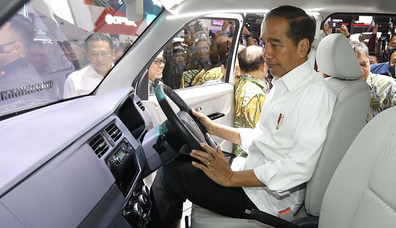 Kata Jokowi soal Gugatan Adik Almas terkait Mobil Esemka: Itu Urusan Swasta