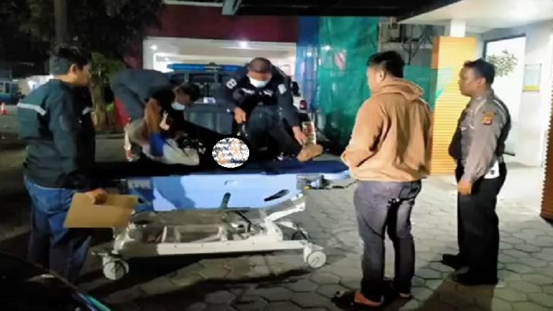 Purwakarta Heboh, Pria Mabuk Babak Belur Terkapar di Jalan Desa Cinangka