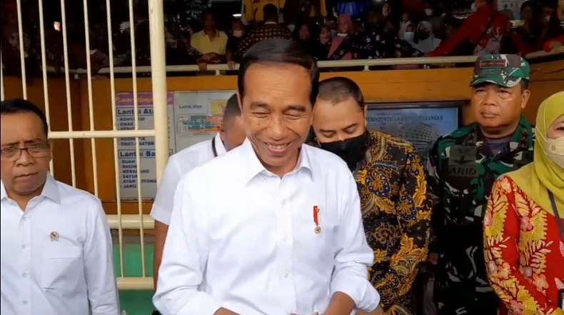 Kunjungi Pasar Wonokromo Surabaya, Jokowi: Harga Bahan Pokok Stabil