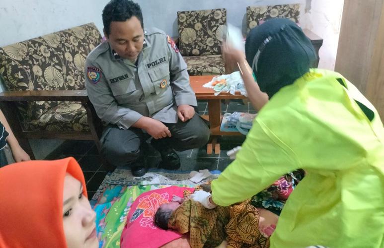 Heboh Inul Melahirkan di Pinggir Jalan, Polisi Turun Tangan