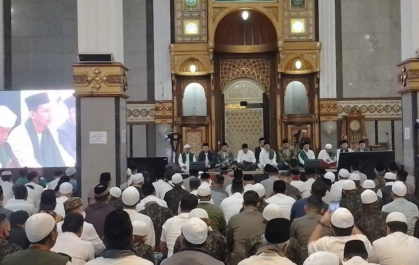 KSAD Jenderal TNI Dudung Apresiasi Istigasah Kubro di Masjid Agung Cianjur