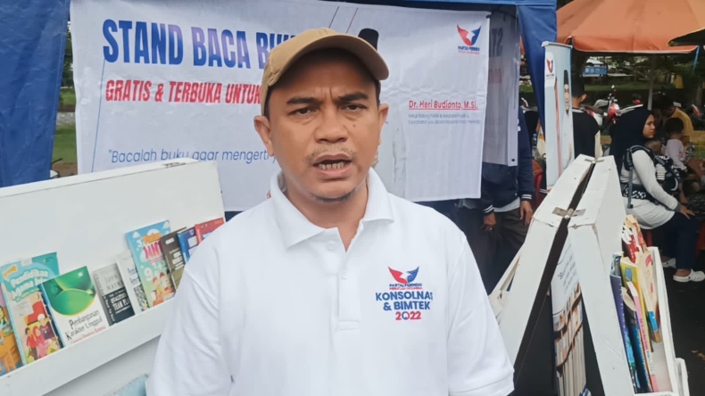 Begini Cara Bacaleg DPR Heri Budianto Pantau Langsung Stand Perpustakaan Partai Perindo 