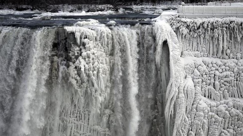 Ajaib! Bocah 5 Tahun Selamat setelah Diajak Lompat di Air Terjun Niagara oleh Ibu