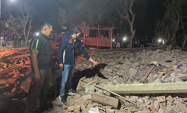 Tim Jibom Polda Jatim Cium Aroma Belerang Menyengat di TKP Ledakan Dahsyat Blitar
